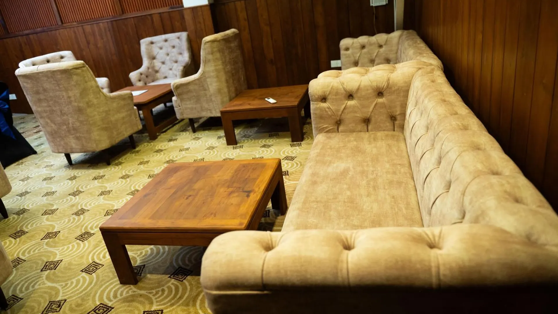 Grand Maas Hotels & Banqutes نيجومبو