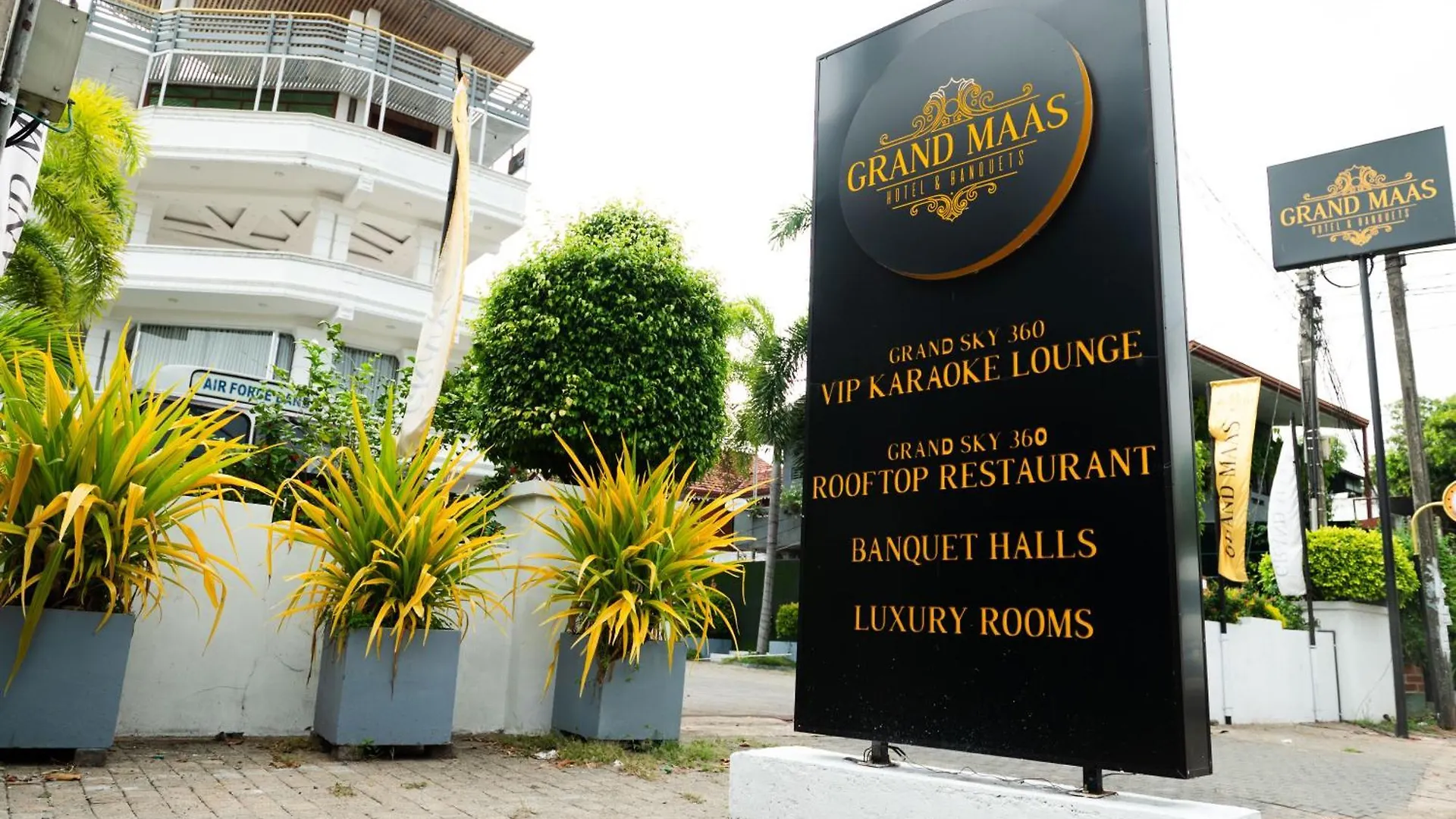 اتصالات Grand Maas Hotels & Banqutes 