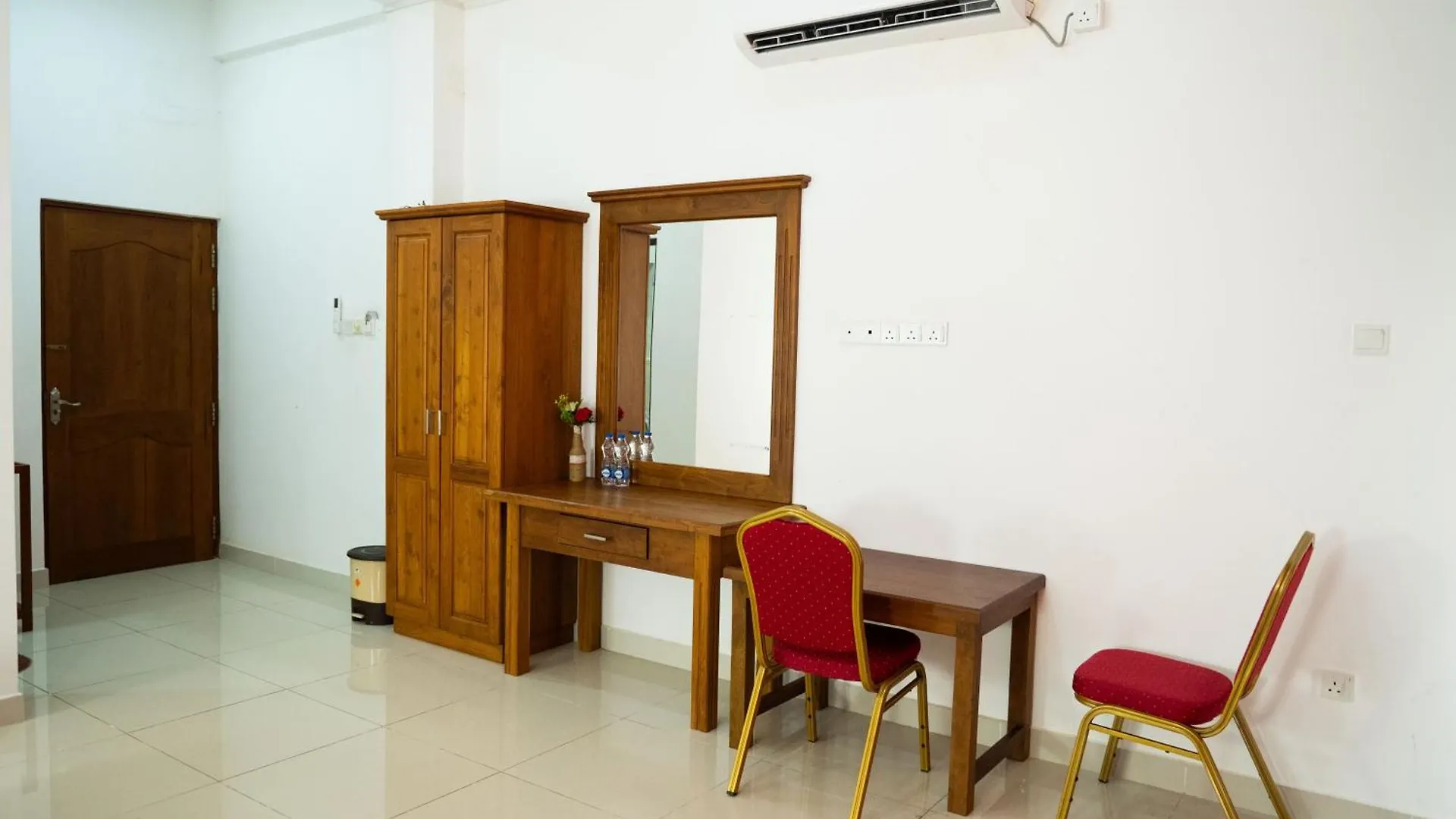Grand Maas Hotels & Banqutes نيجومبو