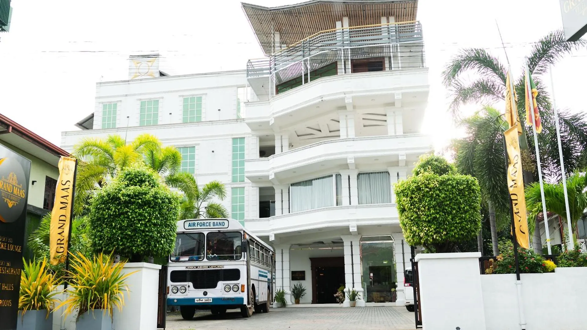 Grand Maas Hotels & Banqutes نيجومبو